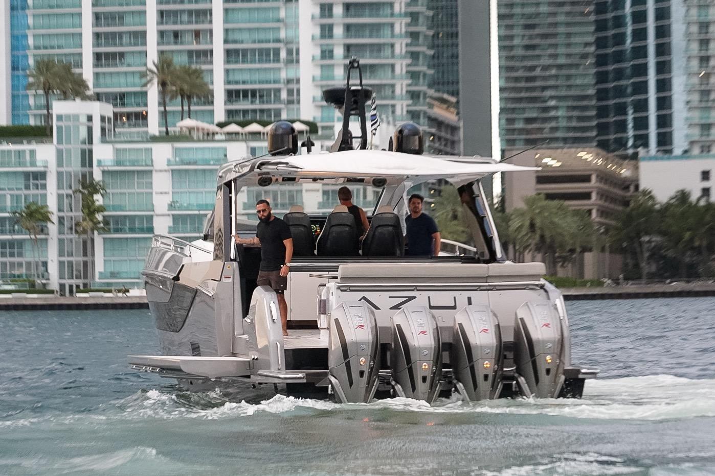 2021 Azimut Verve 47 luxury performance dayboat in Miami